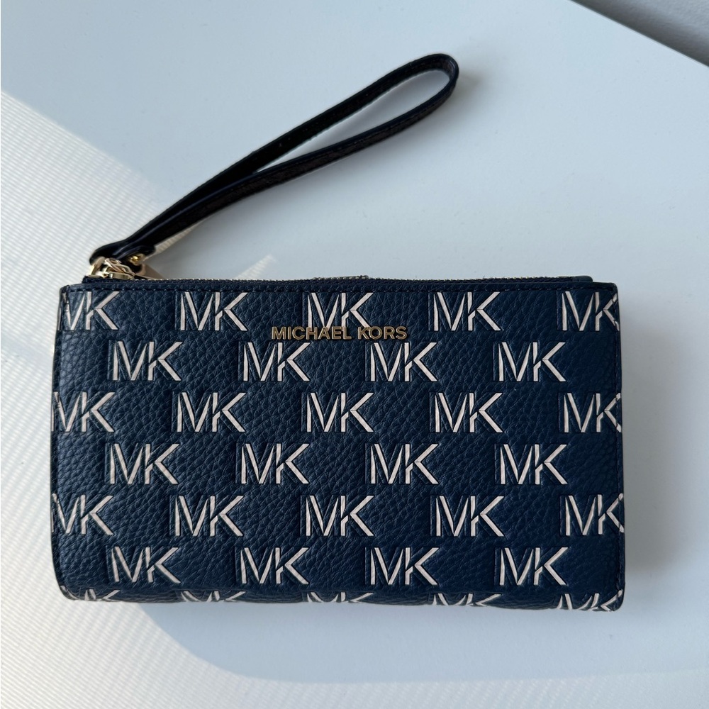 SOLD! Michael Kors Wallet